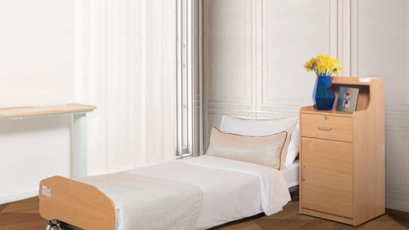 Evalo_Arjo 018_bedroom_Tall_newcontrol_Product_Page_Main_Image.jpg